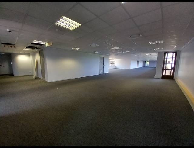 780M² OFFICE TO LET IN BRYANSTON
